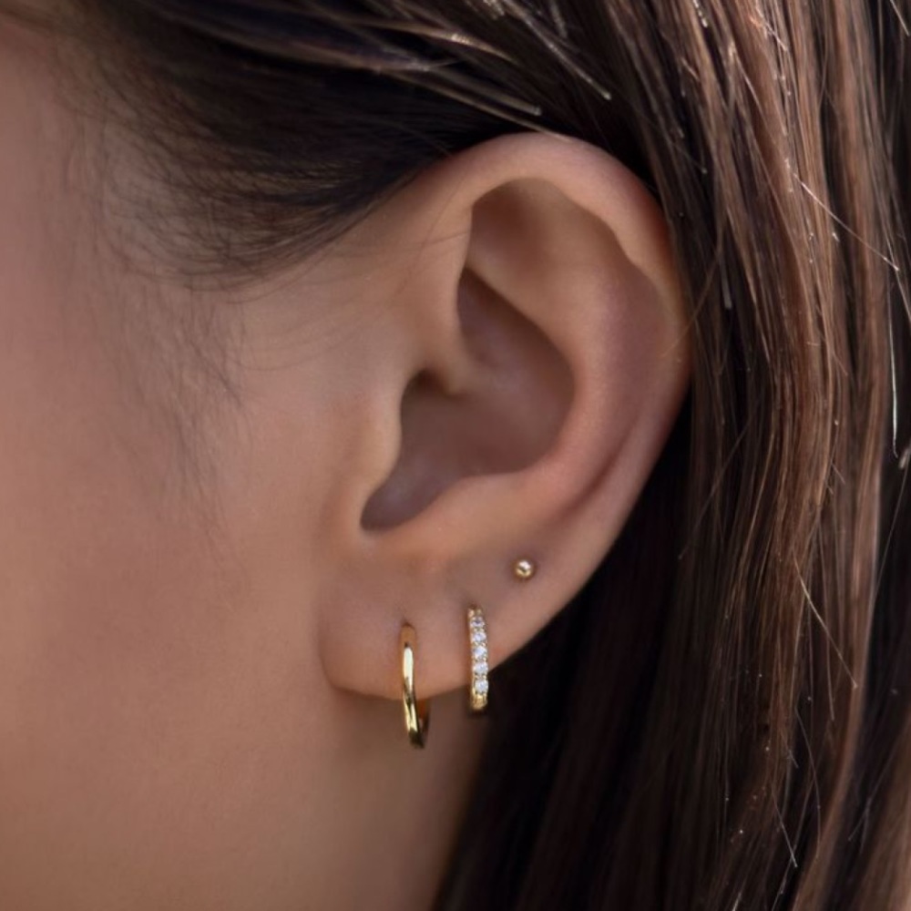Last 1! 14k Gold Cubic Zirconia Huggie Hoops - Picture 6 of 9